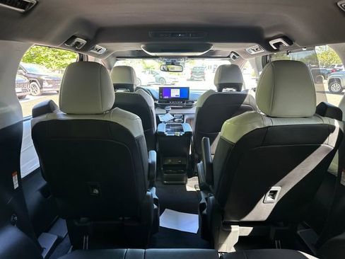 New 2026 Toyota Sienna XSE AWD/4WD image 12