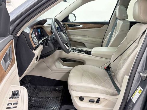 Used 2024 Volkswagen Atlas SE w/ Panoramic Sunroof Package AWD/4WD image 13