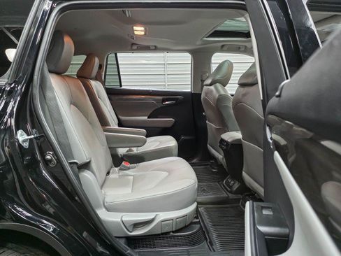 Used 2023 Toyota Highlander Limited AWD/4WD image 15
