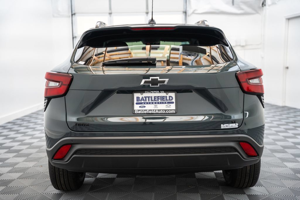 New 2026 Chevrolet Trax LT w/ Sunroof Package FWD image 7