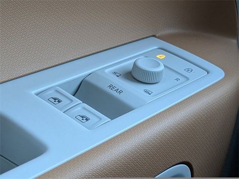 New 2025 Volkswagen ID. Buzz Pro S Plus image 25