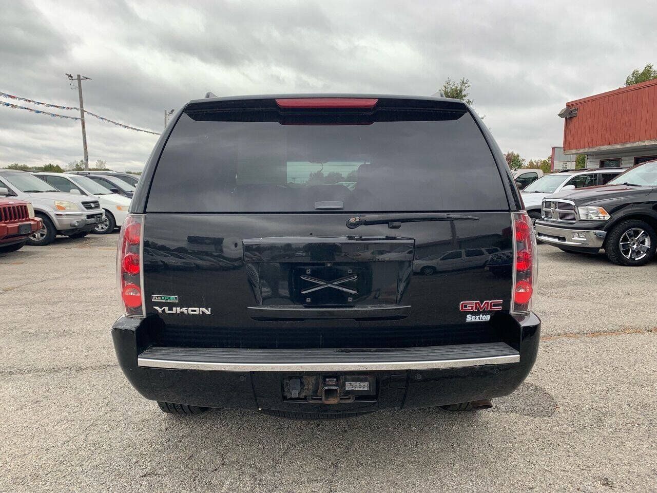 Used 2011 GMC Yukon Denali AWD/4WD image 5