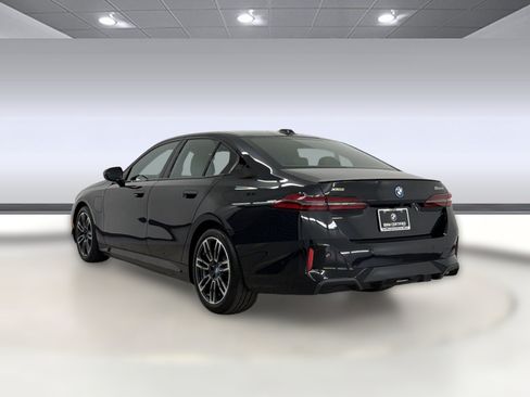 Used 2025 BMW 550e xDrive w/ Premium Package AWD/4WD image 3