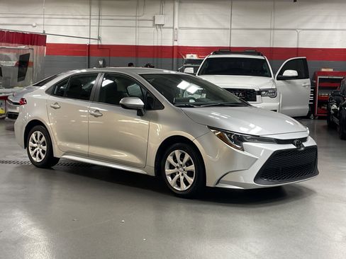 Used 2021 Toyota Corolla LE image 37