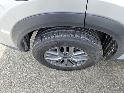 Used 2024 Nissan Rogue S image 9