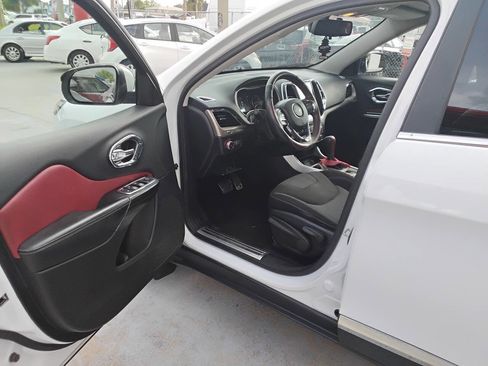 Used 2014 Jeep Cherokee Latitude image 12