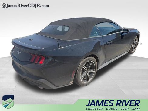 Used 2025 Ford Mustang Premium image 6