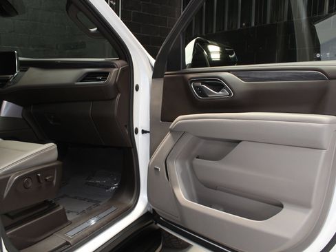 Used 2022 GMC Yukon XL SLT w/ SLT Premium Package AWD/4WD image 28
