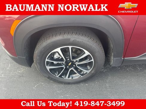 Used 2025 Chevrolet TrailBlazer LT FWD image 4