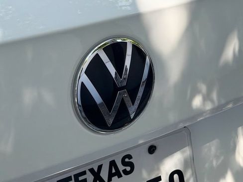 Used 2024 Volkswagen Taos SE FWD image 7