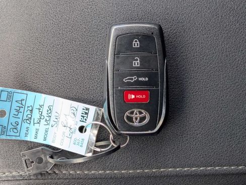 Used 2023 Toyota Venza XLE AWD/4WD image 34