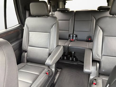 Used 2022 Chevrolet Tahoe LT w/ Luxury Package AWD/4WD image 15