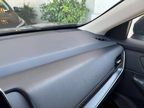 Used 2025 Nissan Rogue SV FWD image 32