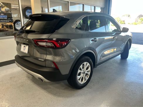 Used 2024 Ford Escape Active AWD/4WD image 7
