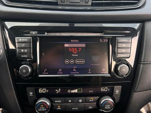 Used 2018 Nissan Rogue SV FWD image 22