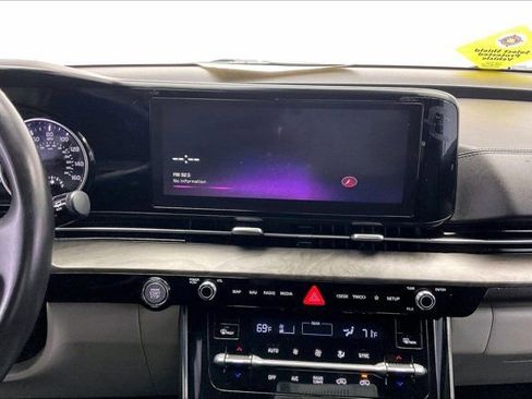 Used 2024 Kia Carnival EX image 5