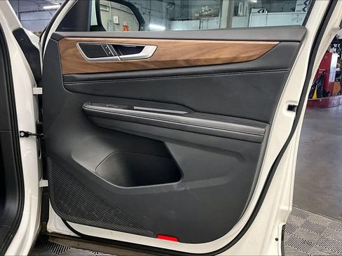 Used 2024 Volkswagen Atlas SE FWD image 25