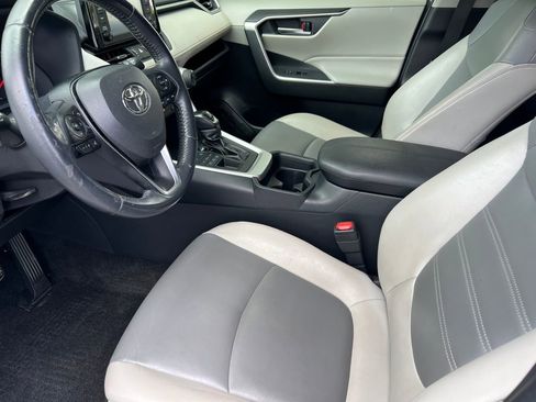 Used 2019 Toyota RAV4 XLE Premium w/ Cold Weather Package AWD/4WD image 11