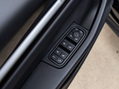 Certified 2025 Porsche Macan Electric RWD image 23