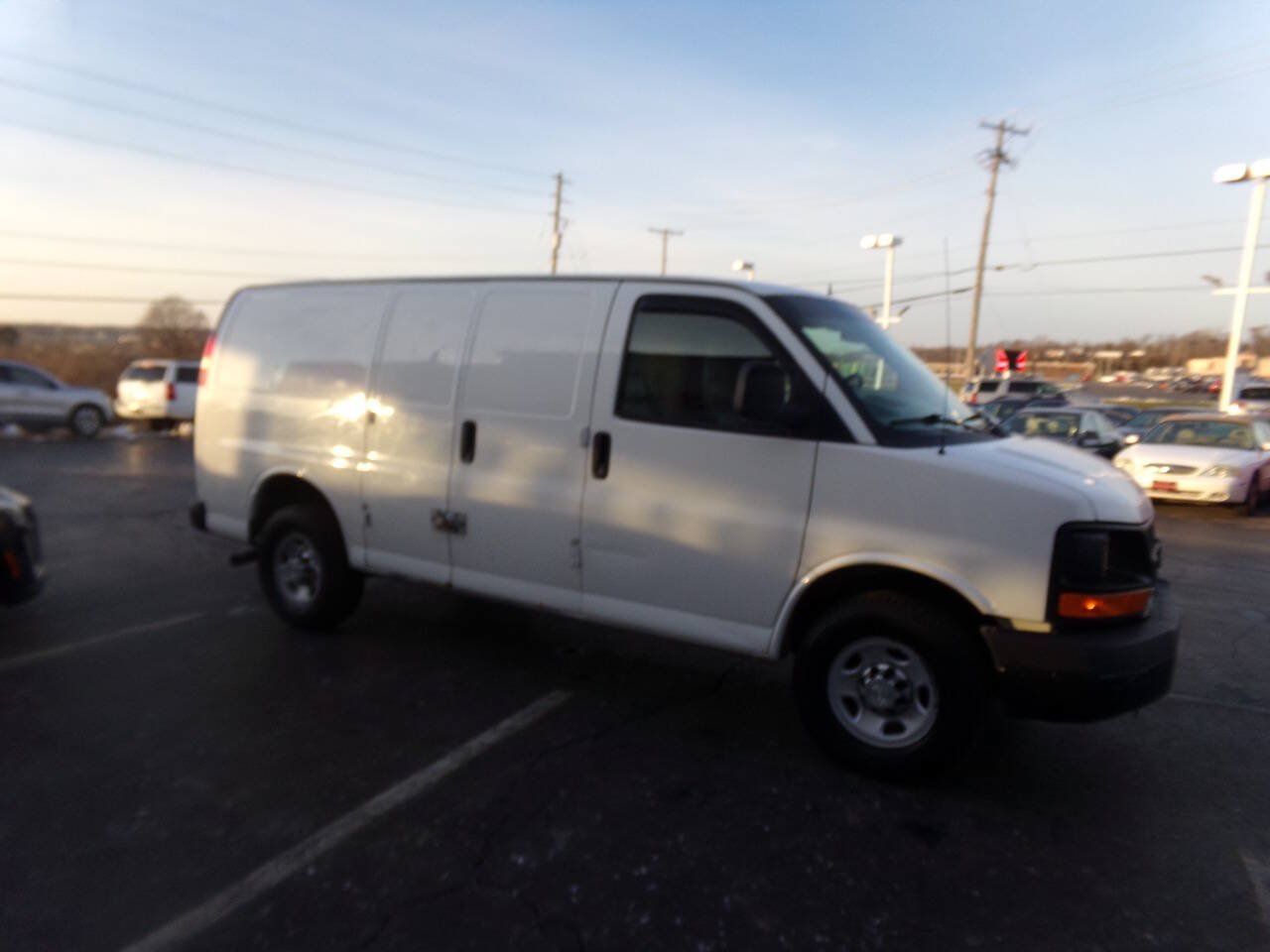 Used 2015 Chevrolet Express 2500 RWD image 40
