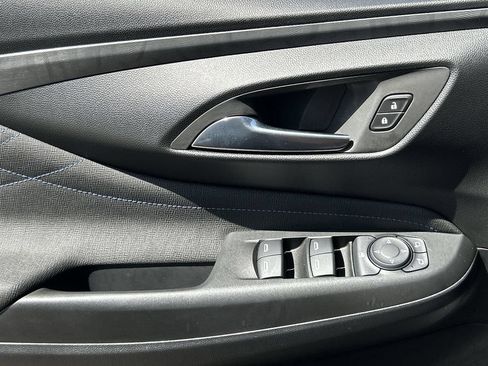 Used 2025 Buick Envista Sport Touring w/ Convenience I Package FWD image 24