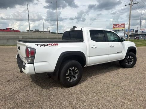 Used 2023 Toyota Tacoma TRD Off-Road w/ TRD Premium Off Road Package AWD/4WD image 3