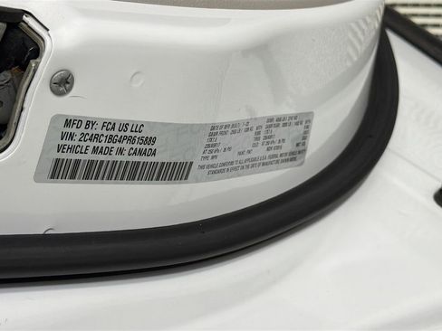 Used 2023 Chrysler Pacifica Touring-L FWD image 32