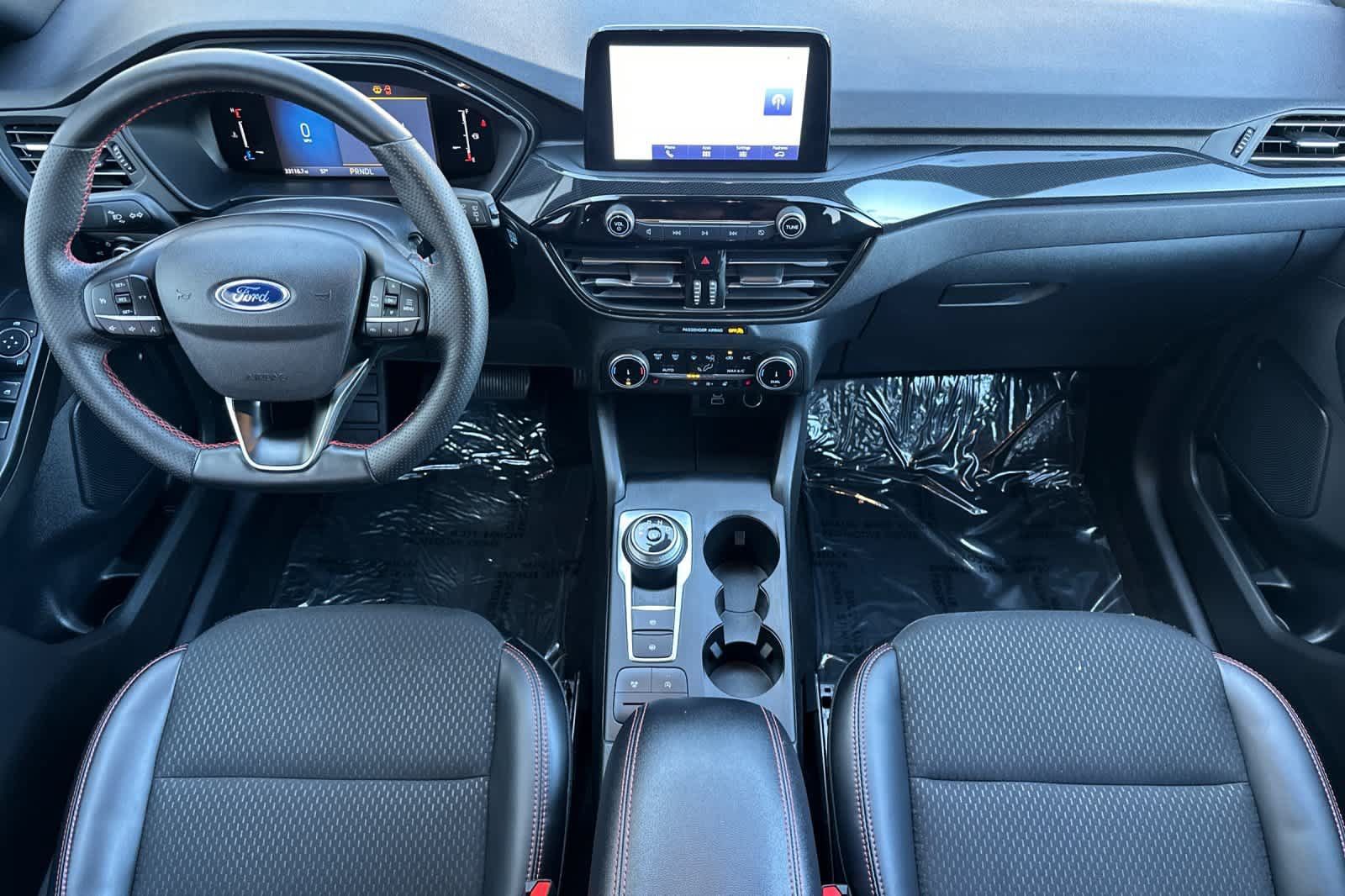 Certified 2025 Ford Escape ST-Line Select AWD/4WD image 3