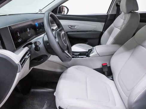 Certified 2026 Hyundai Tucson SE FWD image 9