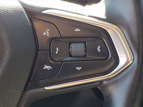 Certified 2025 Chevrolet Trax ACTIV w/ Sunroof Package image 18