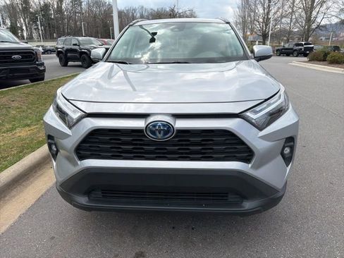 Used 2022 Toyota RAV4 XLE Premium image 9