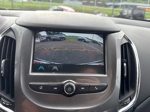 Used 2018 Chevrolet Cruze LT w/ Convenience Package FWD image 17