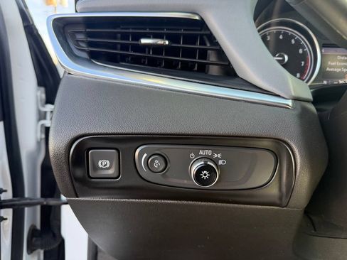 Used 2021 Buick Enclave Essence FWD image 27
