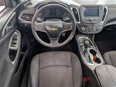 Used 2016 Chevrolet Malibu LT image 8