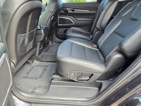 Used 2025 Kia Telluride S image 10