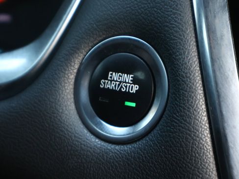 Used 2023 Chevrolet Traverse LT image 18