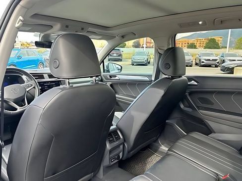 Used 2024 Volkswagen Tiguan SE AWD/4WD image 18