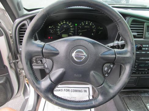Used 2004 Nissan Pathfinder LE Platinum RWD image 12