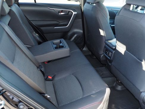 Used 2025 Toyota RAV4 SE image 21