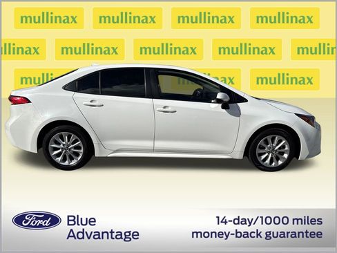 Used 2022 Toyota Corolla LE w/ LE Convenience Package image 2