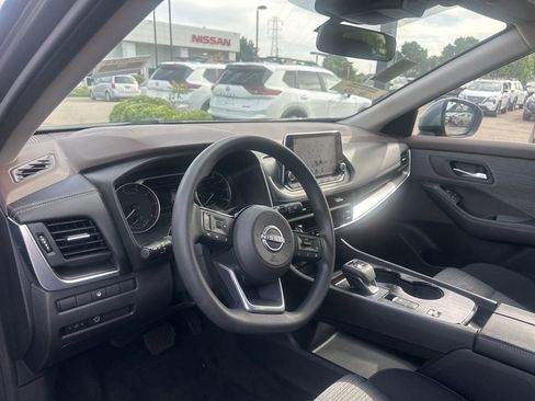 Used 2023 Nissan Rogue SV FWD image 9