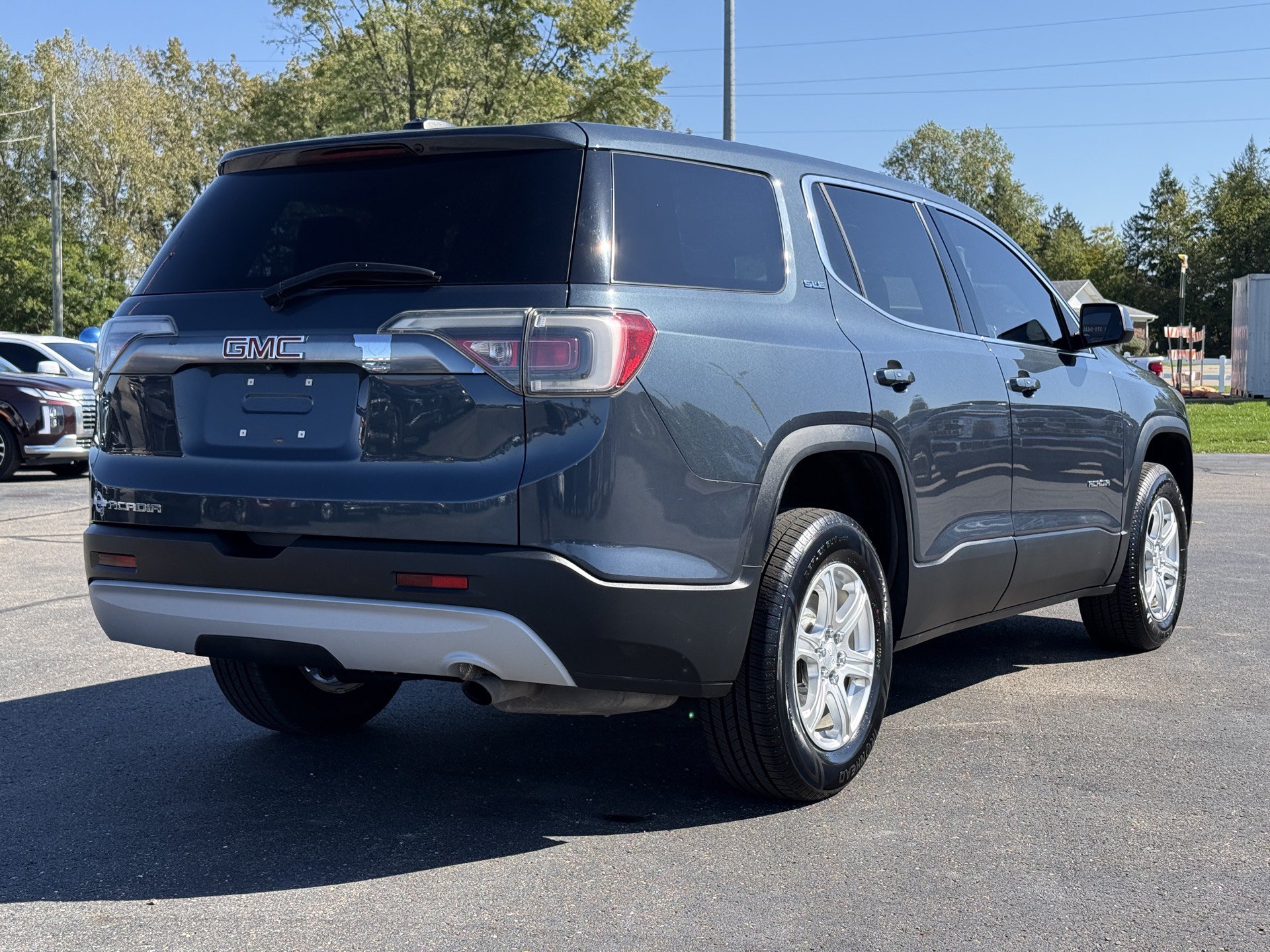 Used 2019 GMC Acadia SLE w/ LPO, Black Accent Package FWD image 8