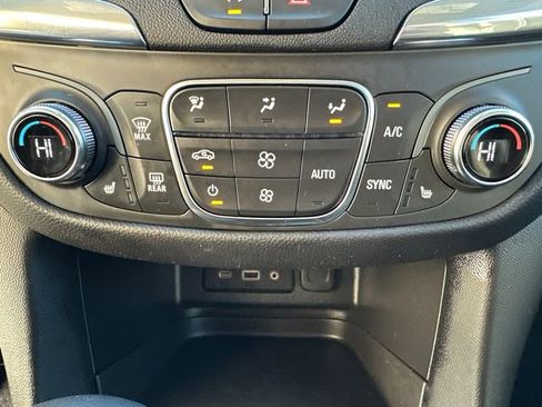 Used 2024 Chevrolet Equinox LT image 33