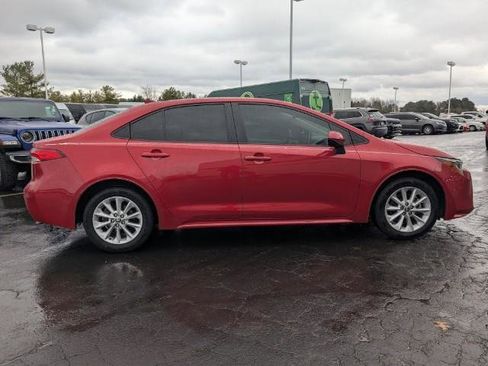 Used 2021 Toyota Corolla LE image 3