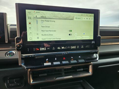 Used 2025 GMC Hummer EV 3X w/ LPO, Sport Package image 28