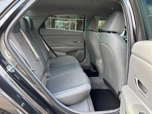Used 2023 Hyundai Elantra SE image 10