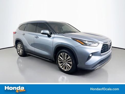 Used 2022 Toyota Highlander Platinum FWD image 1