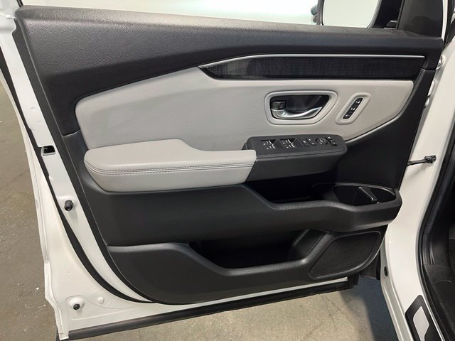 Used 2025 Honda Pilot Elite image 25