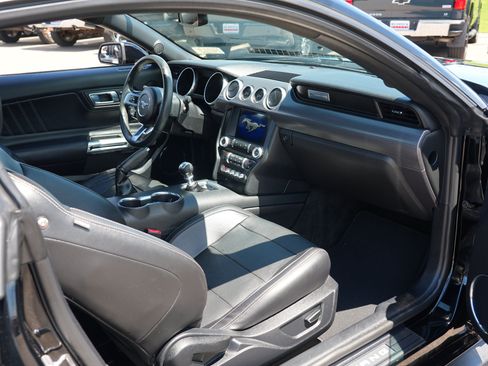 Used 2018 Ford Mustang GT Premium w/ GT Performance Package RWD image 12