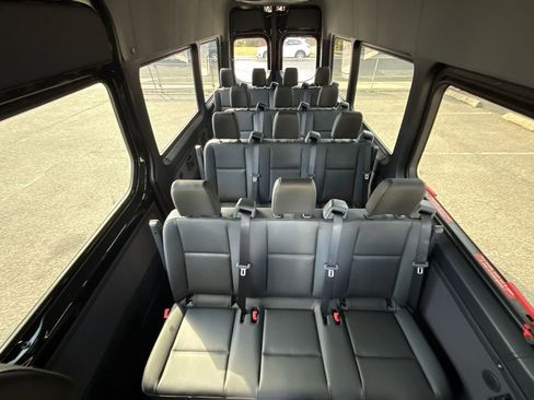 Used 2025 Mercedes-Benz Sprinter 2500 image 29